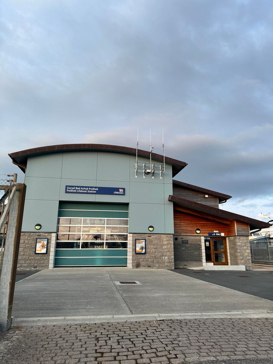 Pwllheli RNLI Lifeboat tweet media