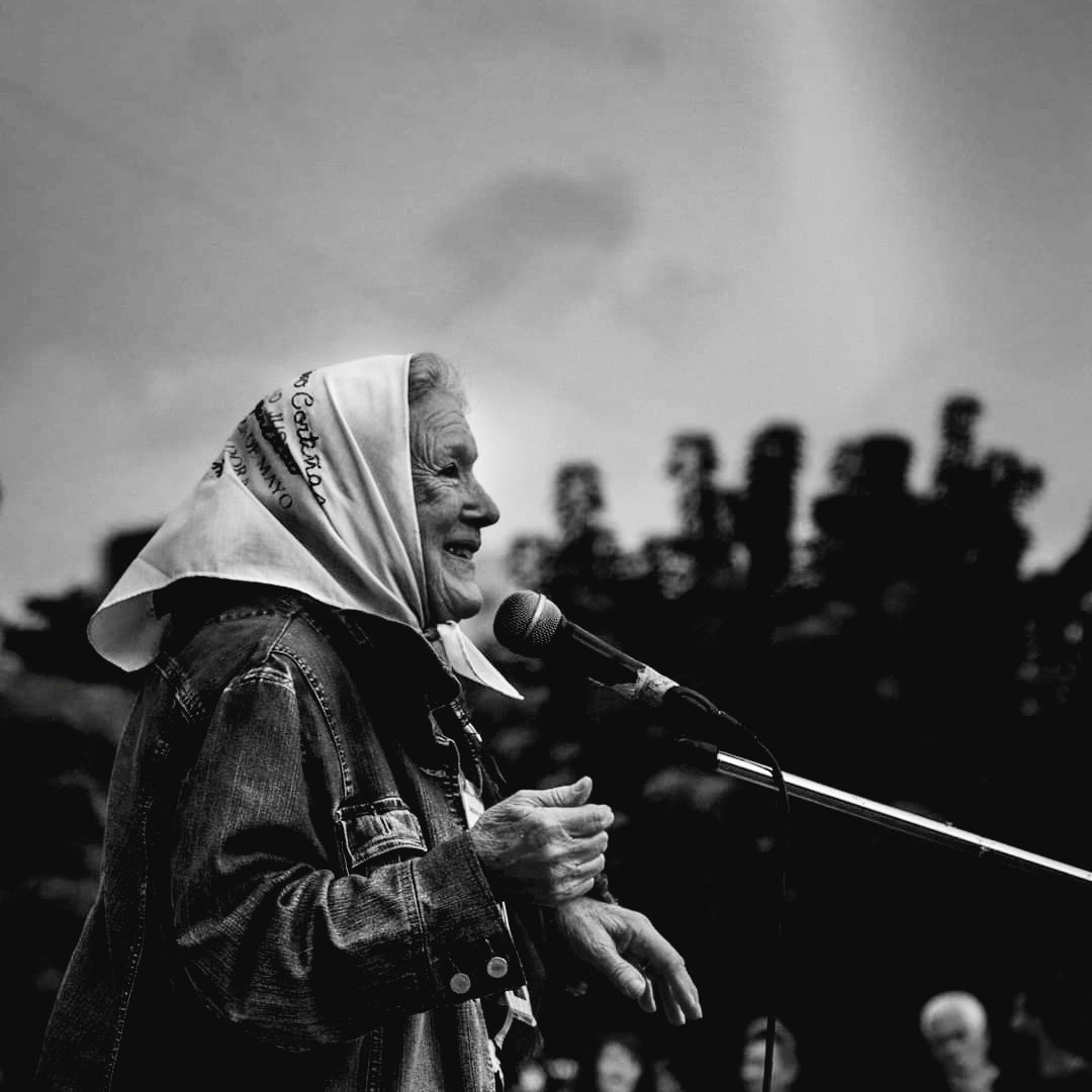 Divina, única, faro, brava, amorosa, chiquita. Grandisima Nora, llevate besos.
#Norita #QEPD #MadresDePlazaDeMayo