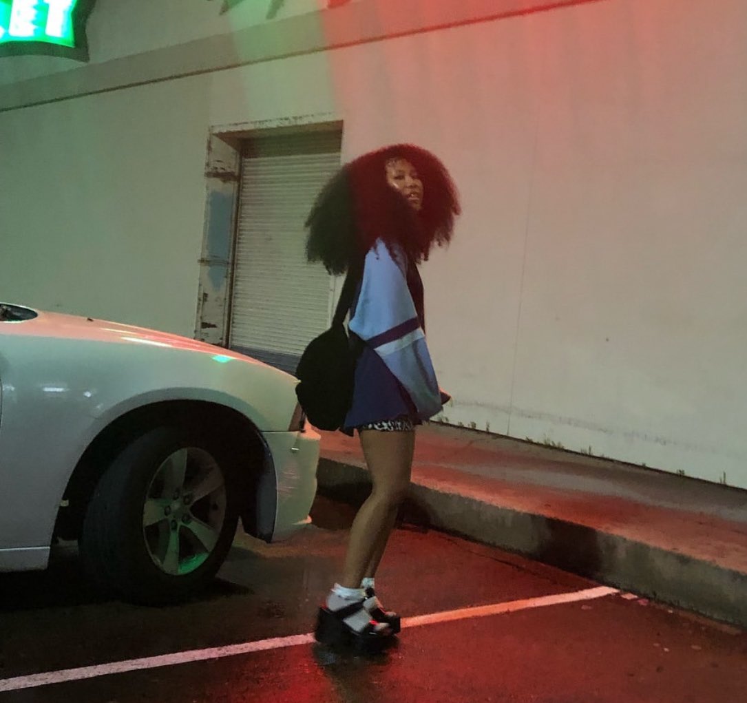 I’m never going to the salon again in this lifetime, I was doing so good maintaining ts back then all by myself…enjoy these old pics 😔