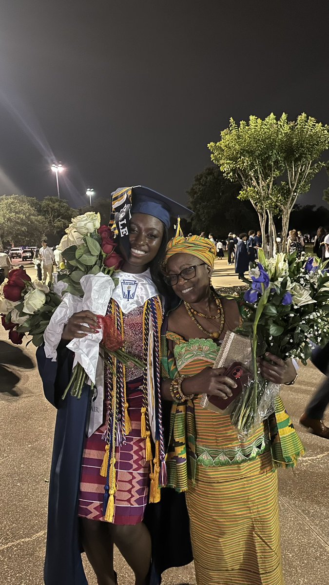 I thank God for seeing my niece through high school. I’m so glad that she will be continuing her education at YALE to pursue medicine. Felicitation ma niece Stanzie👏🏾👏🏾👏🏾. Je suis fiere de toi. Que Dieu te benisse🙏🏾🙏🏾🙏🏾
