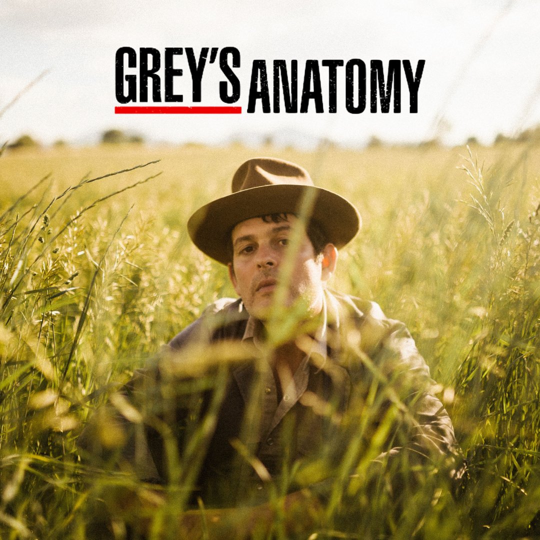 Tune in to the season finale of @GreysABC tonight and you might just hear a familiar voice...