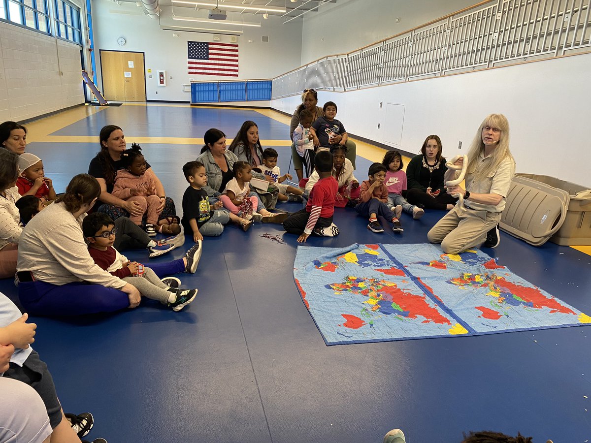 MrsThornsWorld's tweet image. Exciting day today with The Lizard Guy and some new reptilian pals! 🐸 🐍 🦎 🐢 #MrsThornsRoseGarden #NBTeamPreschool #NBTECCisRedHot @NBTECC @mrpassner @SwimCoach24