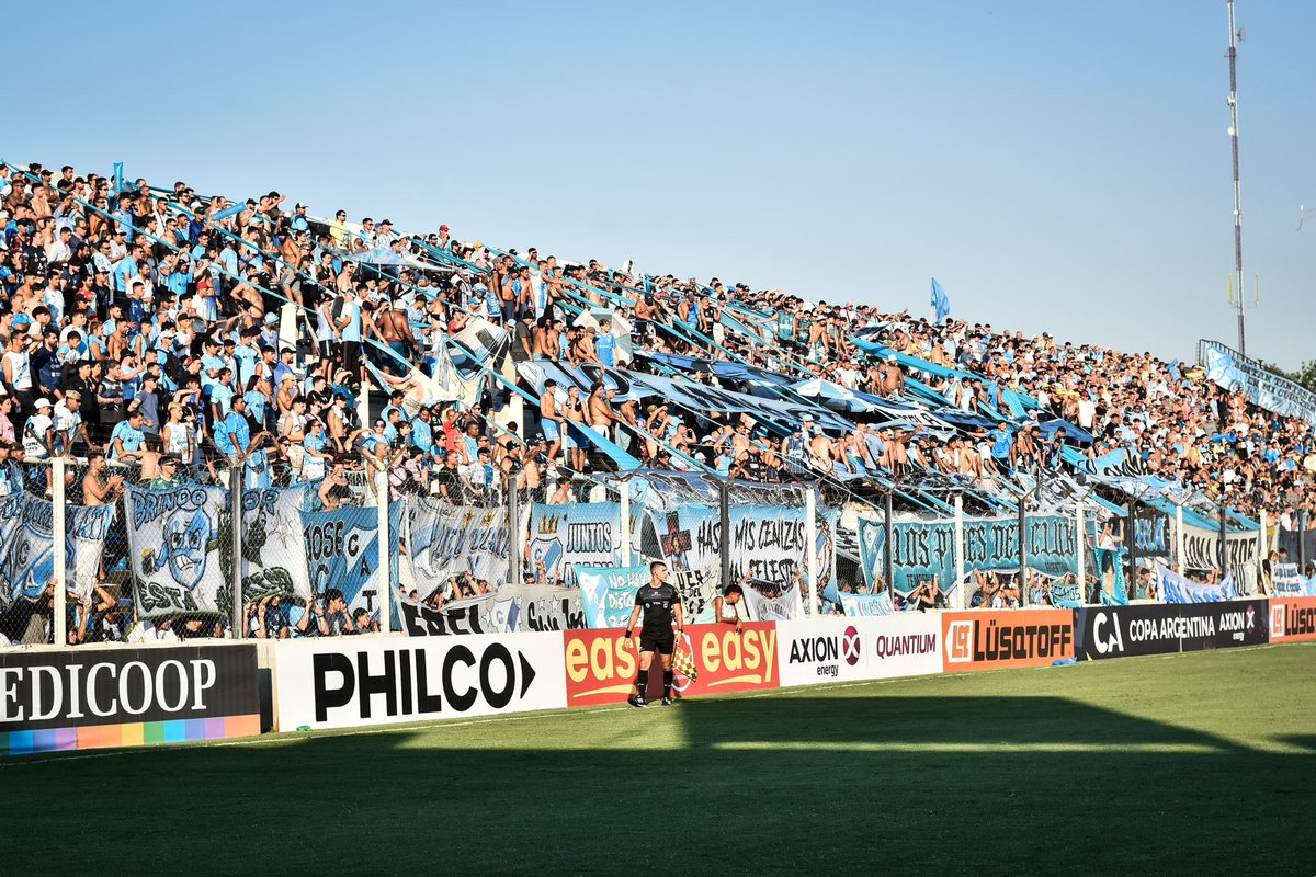De día, de noche, un fin de semana, un día laboral, en Buenos Aires o a +1000km, contra Sarmiento o contra River.
Somos el club más convocante de zona sur, nunca mas traten de compararnos⛽💙