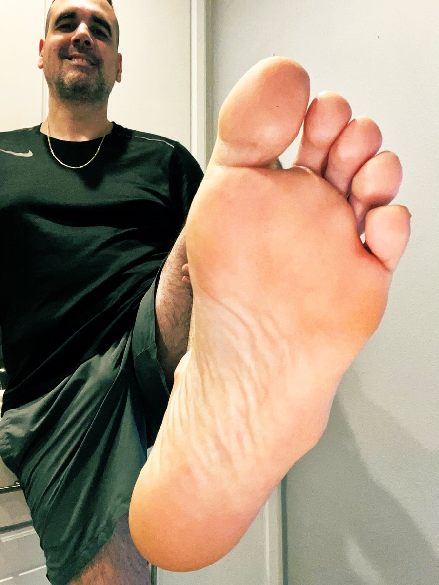 cubvnking's tweet photo. Sniff or Lick? https://t.co/dJCNzsDp3G