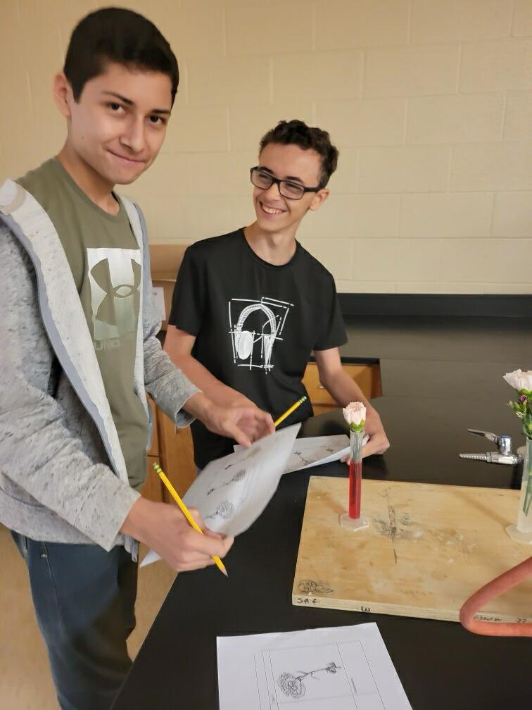 lfcisdESL_BIL's tweet photo. From experiments to art projects, we're keeping their minds engaged and their creativity flowing.@rosemarycleal @avillarreal4079 https://t.co/END5knrj8M