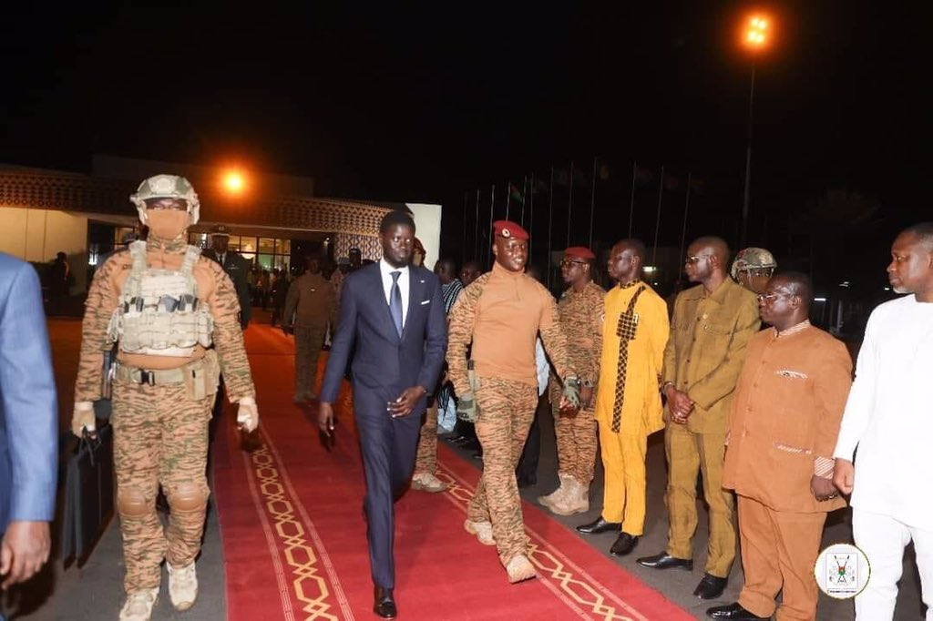 Fin de séjour du Président Bassirou Diomaye Faye  à Ouagadougou 🇧🇫🇸🇳

(Ouagadougou, 30 mai 2024). Le Président de la République du Sénégal, Bassirou Diomaye FAYE a quitté Ouagadougou, dans la soirée à l’issue d’une visite d’amitié et de travail…