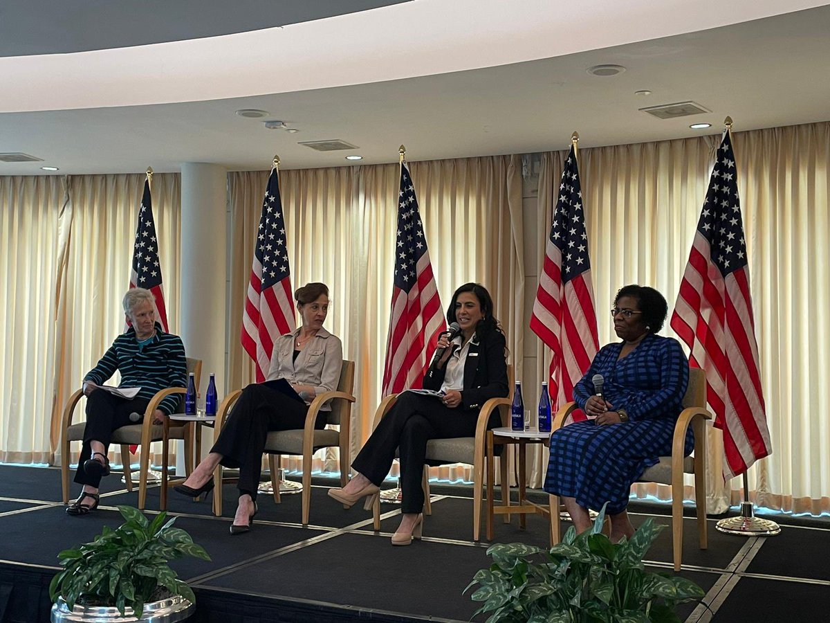 PDAS Lochman was proud to participate in the @USEnergyAssn Annual Meeting to highlight ENR’s activities and strong commitment to advancing #WomenInEnergy