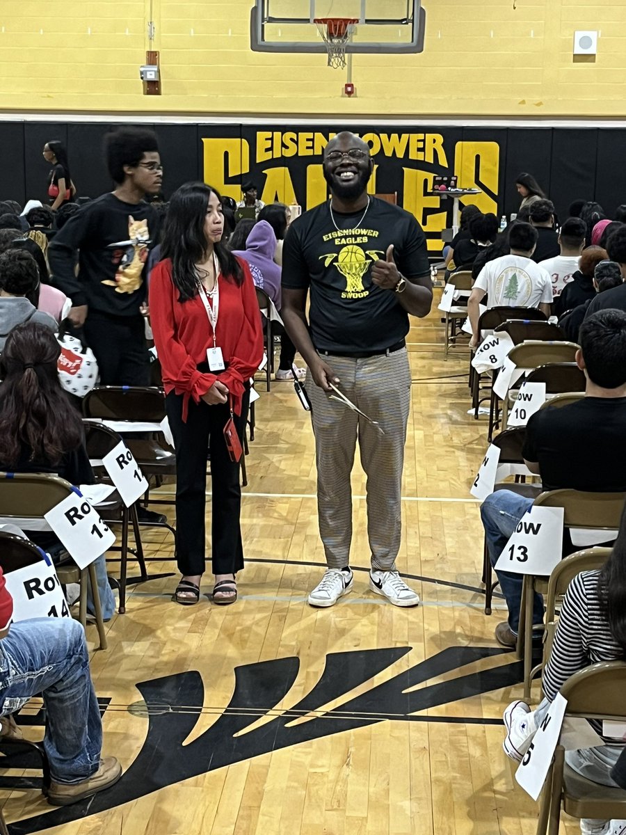 BigIkeYearbook's tweet photo. 🎓 Watching our Class of 2024 seniors practice for the big day is so exciting! The energy, the smiles, and the anticipation in the air are unforgettable. Let's make this graduation one to remember! #ClassOf2024 #GraduationPractice #ProudSenior #MyAldine https://t.co/aDT7eWBJRg