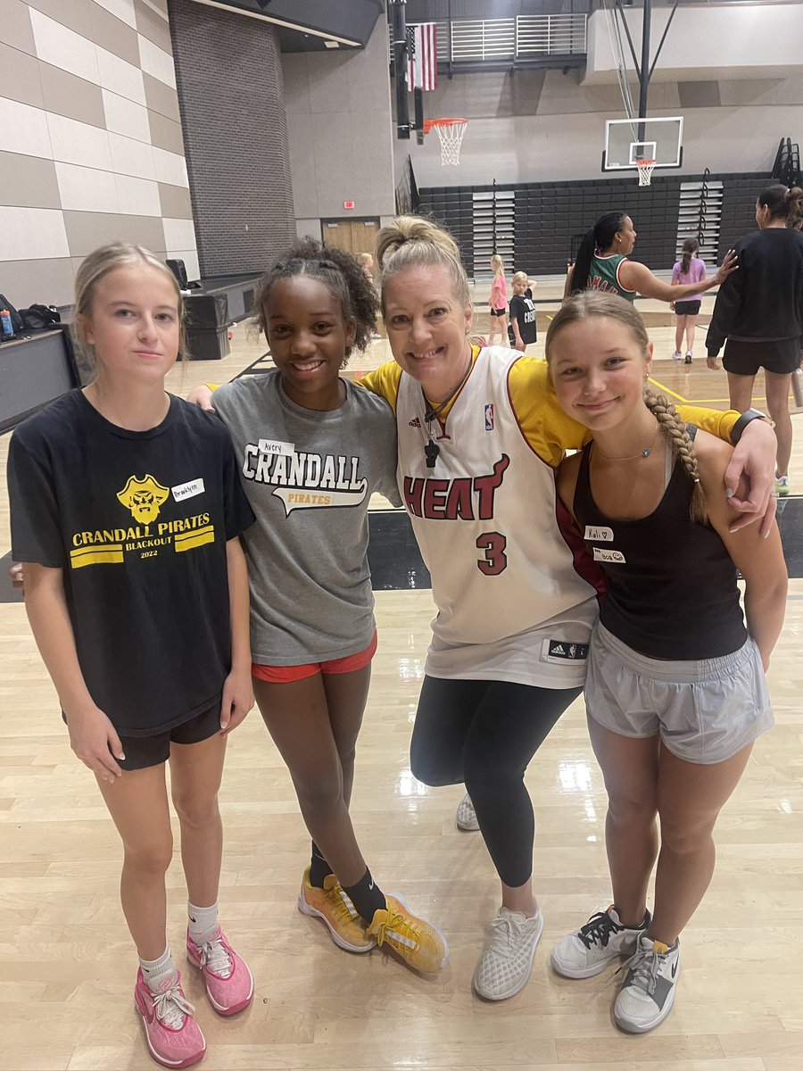 Crandall_GBB's tweet photo. Day 2 fun!!!! Jersey day was fun!!!! 👀👀 Lady Pirates 🏴‍☠️ are getting better!!! 🏀🏀🏀💛🖤💛🖤 @CrandallSports @OfficialCISD @CrandallHS https://t.co/KMQr6EmiaS