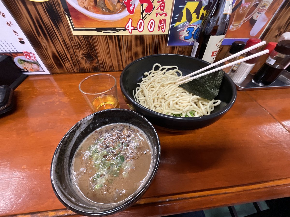 晩ご飯は麺屋ひばりさんで居酒屋モードふたたび。
モツ煮と大きな餃子を摘みつつ、つけ麺を頂いて至福の晩ご飯でした。

#麺屋ひばり
 #相模原市