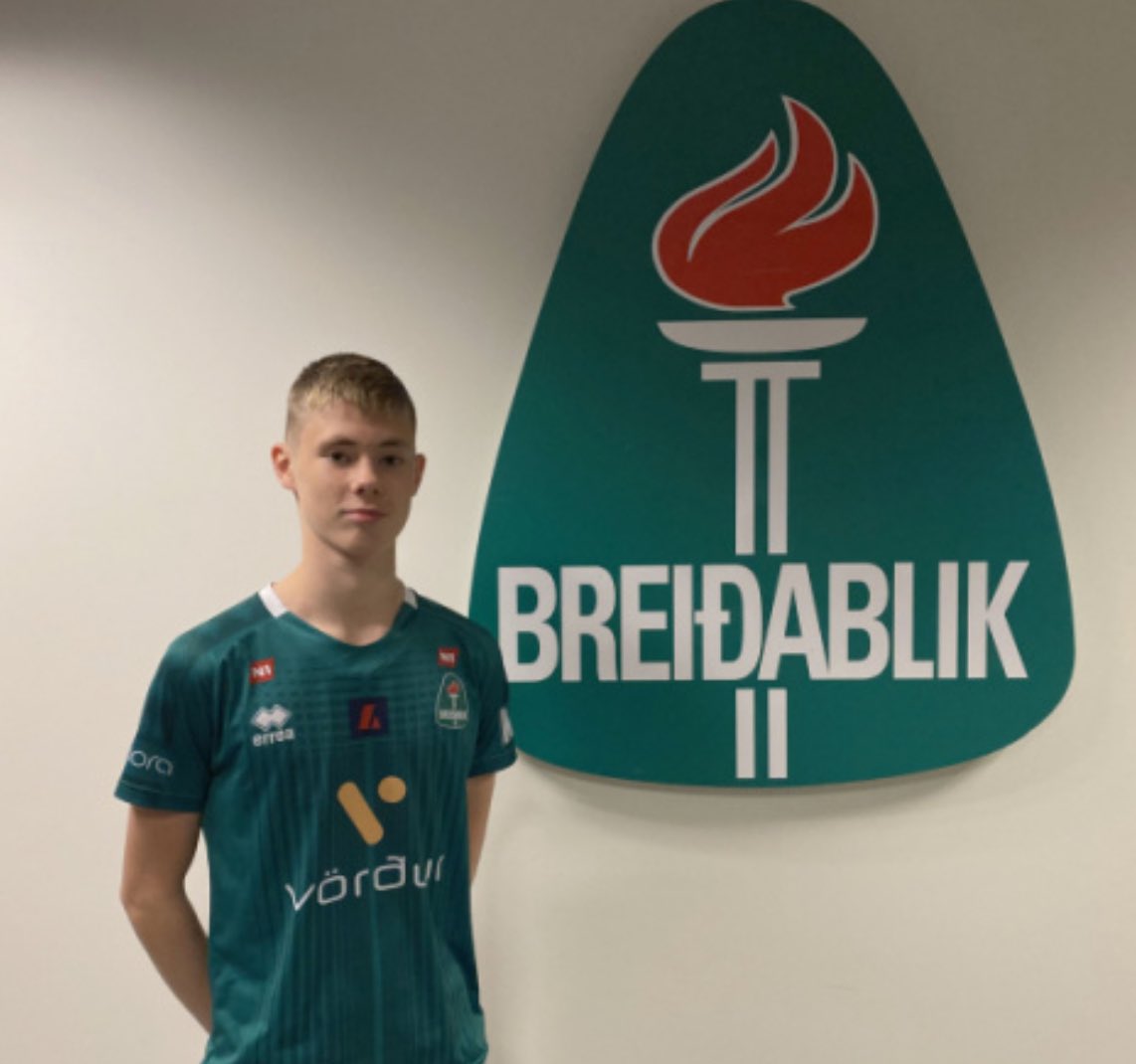 DagurFrank108's tweet photo. Takk Gísli!!! #4-1ístigum @vikingurfc https://t.co/97JIuau2hj