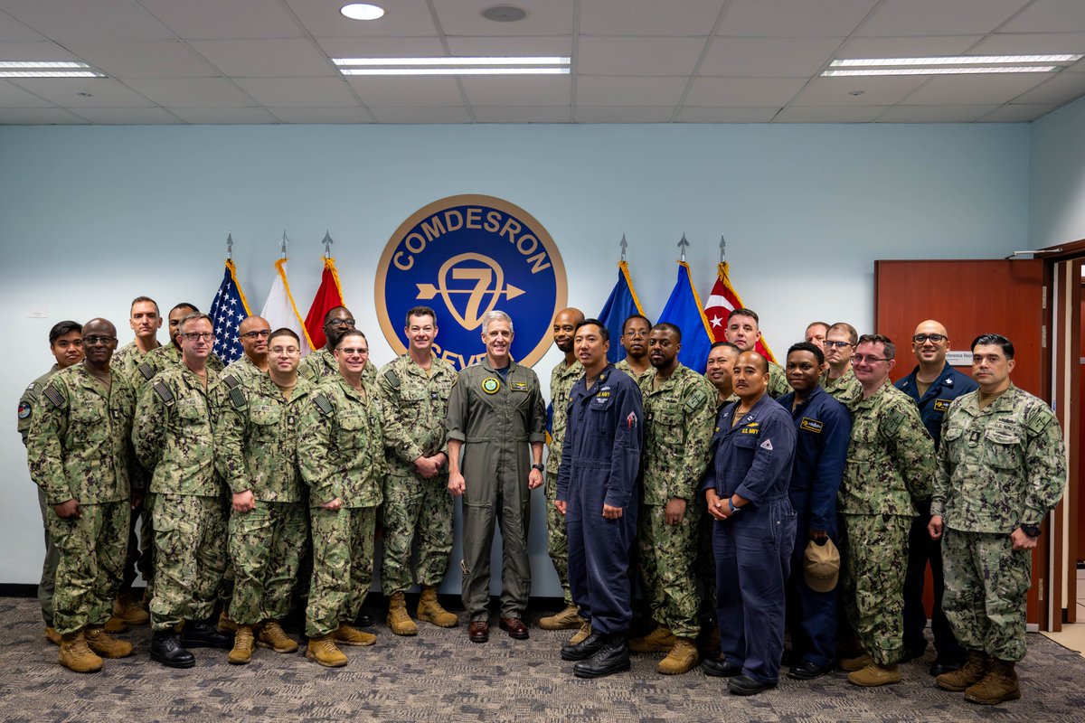 🇺🇸🤝🇸🇬 Adm. Stephen Koehler, commander, U.S. Pacific Fleet, traveled to the Republic of Singapore, May 21-24, 2024 to affirm the partnership and strong relationship between Singapore and the United States. Read more: cpf.navy.mil/Newsroom/News/… #AlliesPartnersFriends