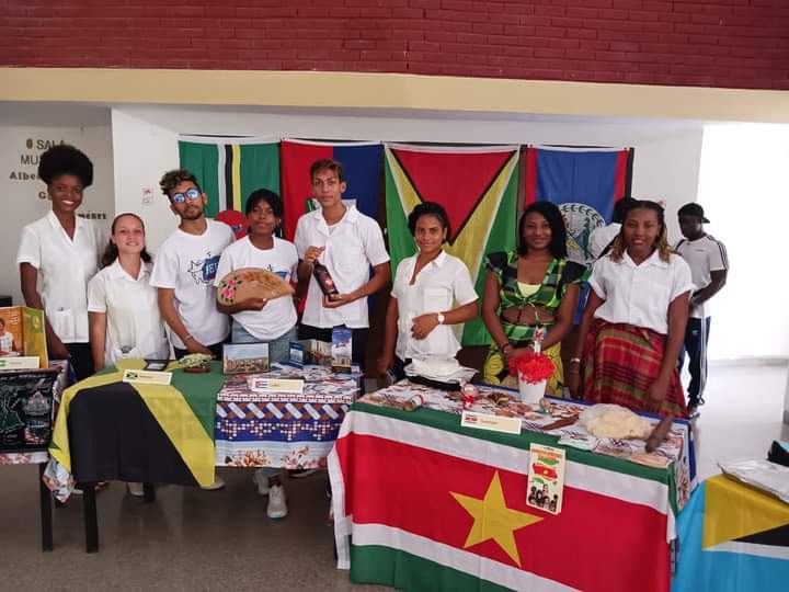 facultad_1's tweet photo. Excelente Consejo de Nacionalidades donde los estudiantes y profesores disfrutamos de la historia, cultura e idiosincrasia de Cuba, Haití, Jamaica, Santa Lucía y muchos otros países hermanos 
#fac1_med
https://t.co/ShtShCpdMs https://t.co/P6OYL73vfE