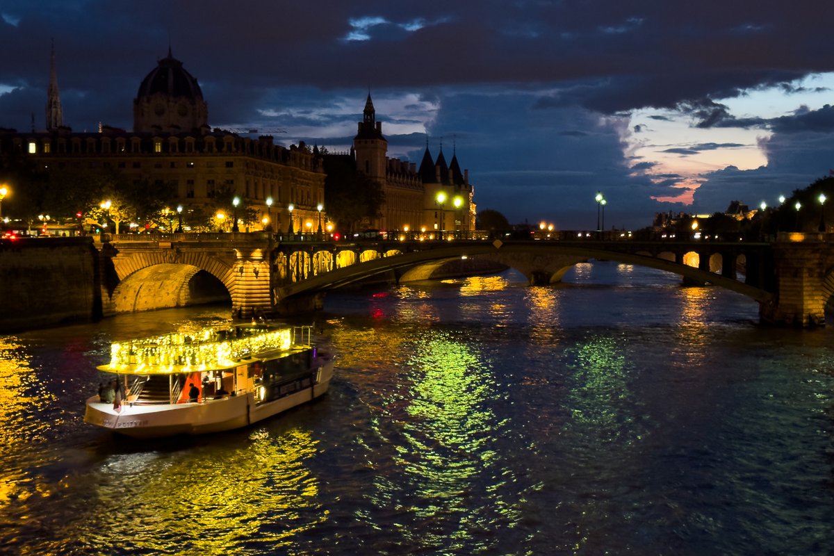 lancekuehne's tweet photo. A week ago I was taking pictures like this in Paris. This weekend I am in "Art at the Source" Open Studios. Find out more at https://t.co/ru3L8VbZ2n  My studio is 131. Drop by and I can show you other pictures from my recent trip to Paris and London (as well as fine art prints). https://t.co/qzk3a2I19r