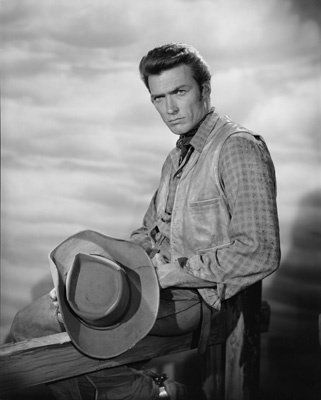Clint Eastwood uno de los actores y directores más grandes del séptimo arte cumple hoy 94 años. 

En esta imagen en su primer papel en Rawhide (1959)