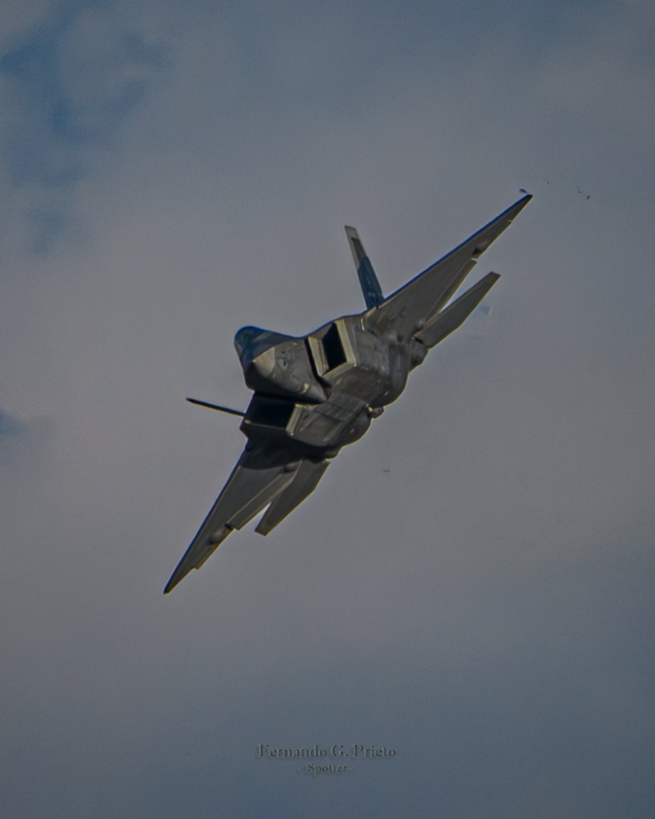 F-22 Raptor en FIDAE 2024 ✈️🇺🇸
📷🇨🇱 Abr-2024
#USAF #F22Raptor #FIDAE2024 #avgeek #AvionesDeGuerra #MilitaryAviation #spotter #spotting #Nikon #Sigma
@FIDAE_OFICIAL @F22DemoTeam