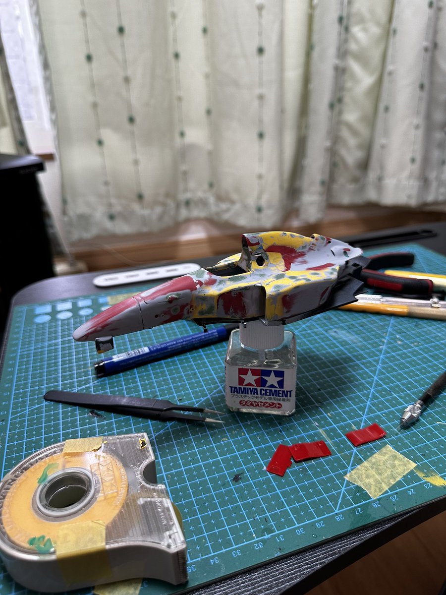 NXG6Dicx68U1tVo's tweet photo. 表面の陥没を埋めて削って埋めて（以下同文）
だいぶん良くなりました！

3枚目「そんなに甘く無かった😨」

#412t1b #ferrari #protar https://t.co/VXFeO6J3Si