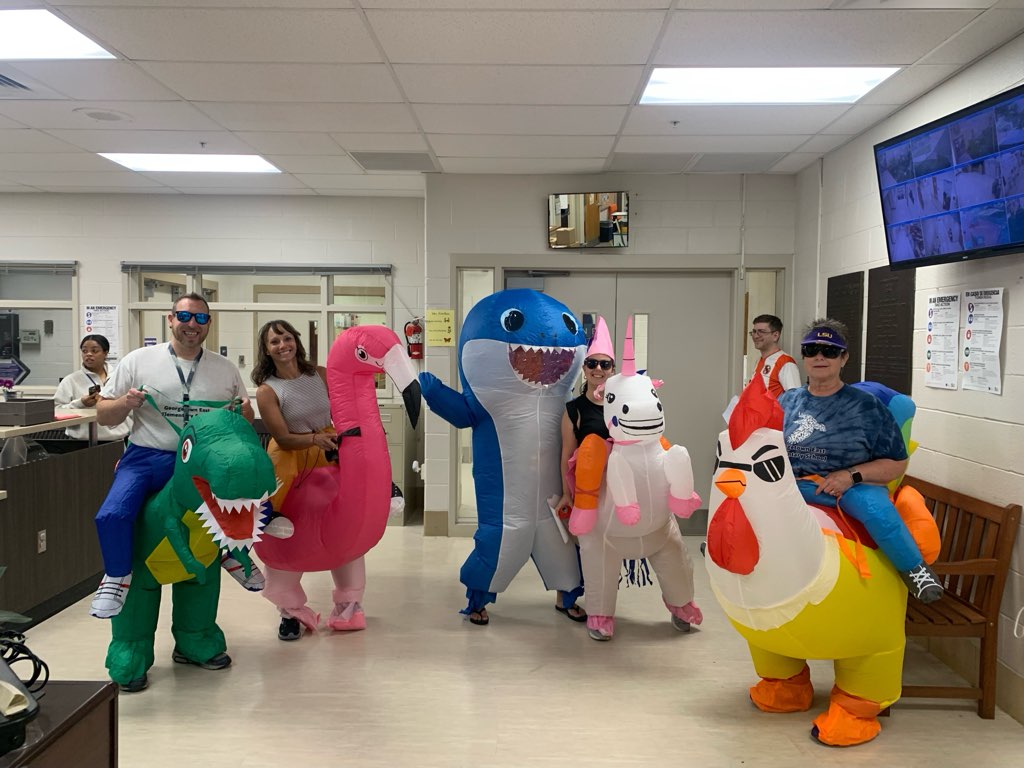 east_es's tweet photo. Nothing like an Inflatable Race to kick off field day! Thank you to our Super Seahawk Staff that participated this morning!  

@AACountySchools #supersoaringseahawks #belonggrowsucceed #fielddayatgees #inflatablecostumerelay https://t.co/bugGHQXP1p