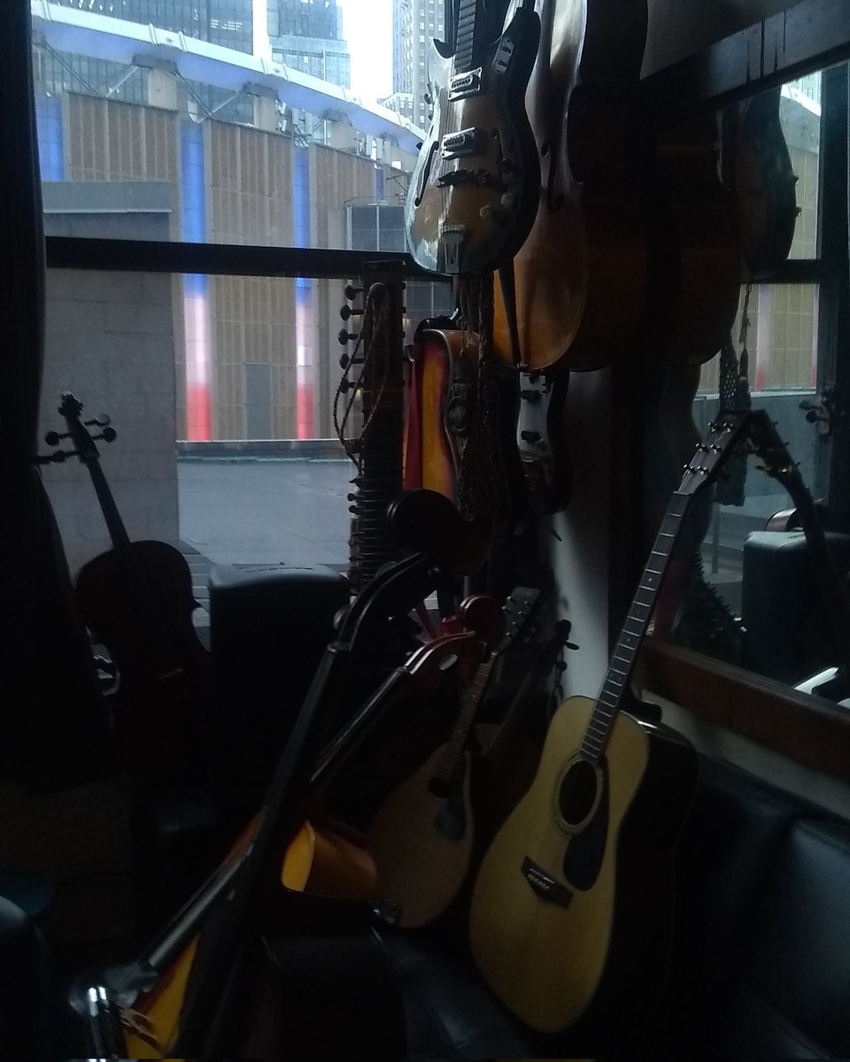 My ticket says: Obstructed View.
#nyr #lgr 🏒 🥅 🚨