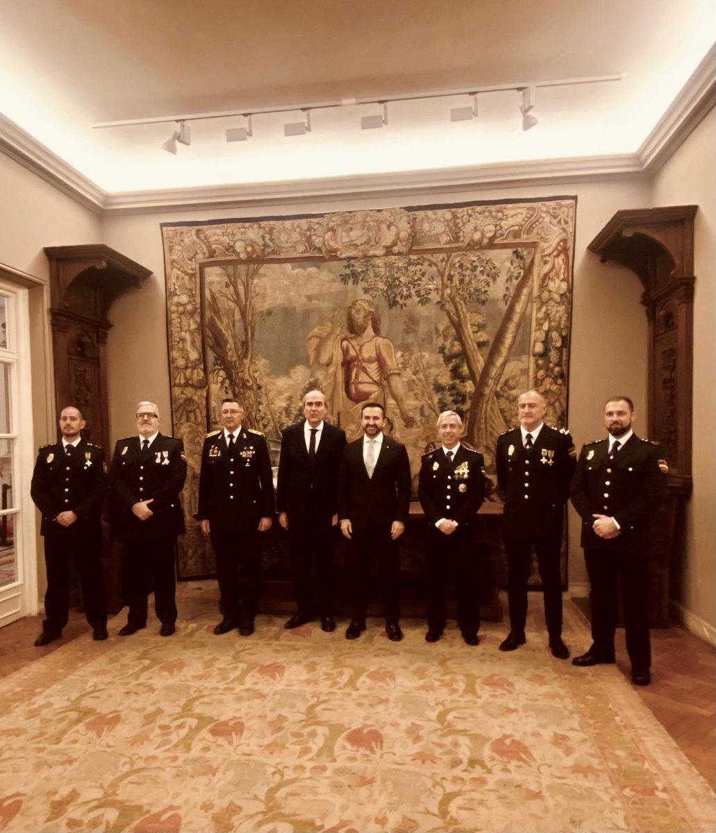 EmbajadaEspUy's tweet photo. En Montevideo hoy celebramos 200 años de la creación de la Policía Nacional @policia con la presencia de autoridades del @Minterioruy y presidido por el Embajador @santiagoJDIPLO acompañado del Consejero de Interior https://t.co/8fY8Gprb2B