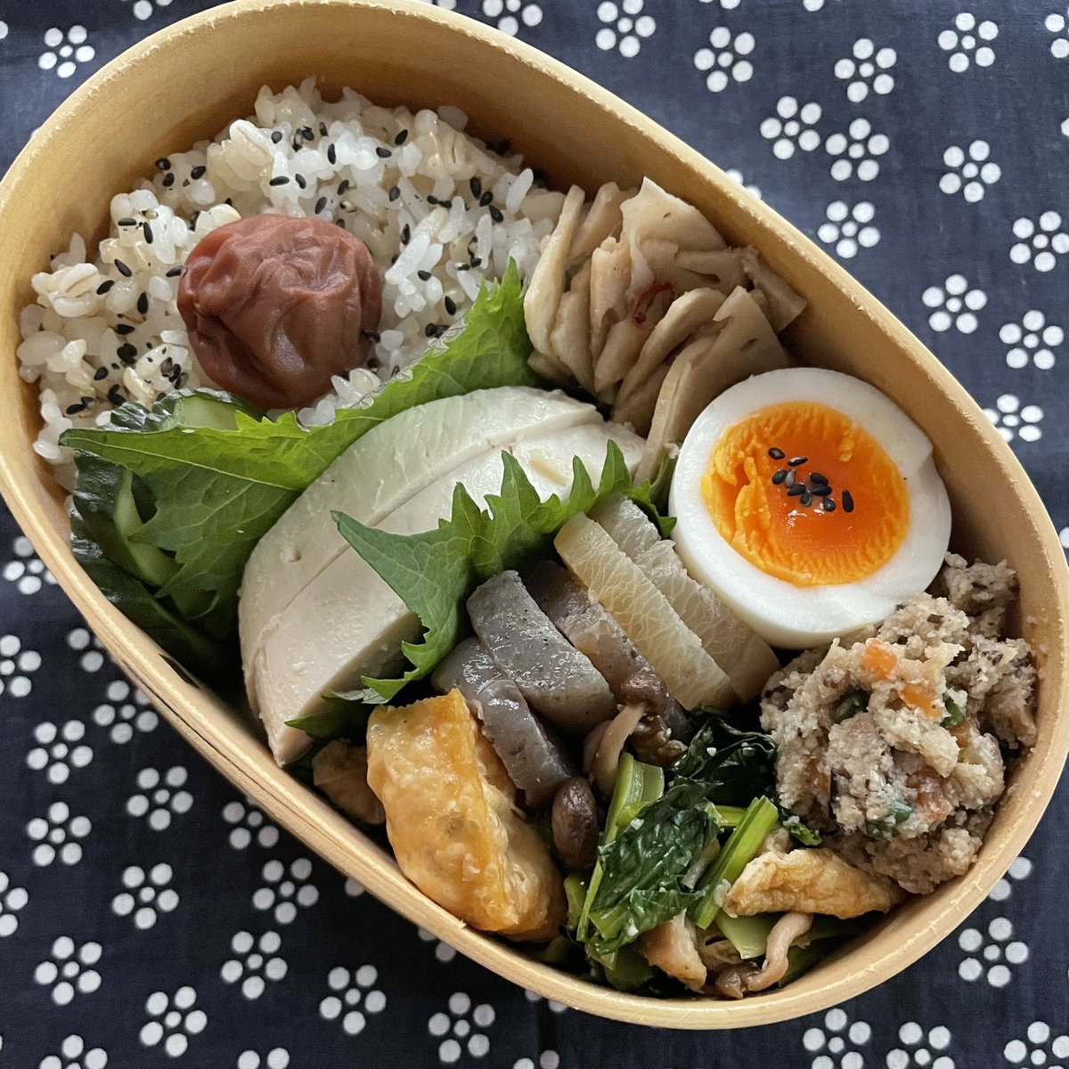 作り置き大集合のお弁当

#わっぱ弁当 #曲げわっぱ #昼ごはん #BENTO #bentobox  #料理好き