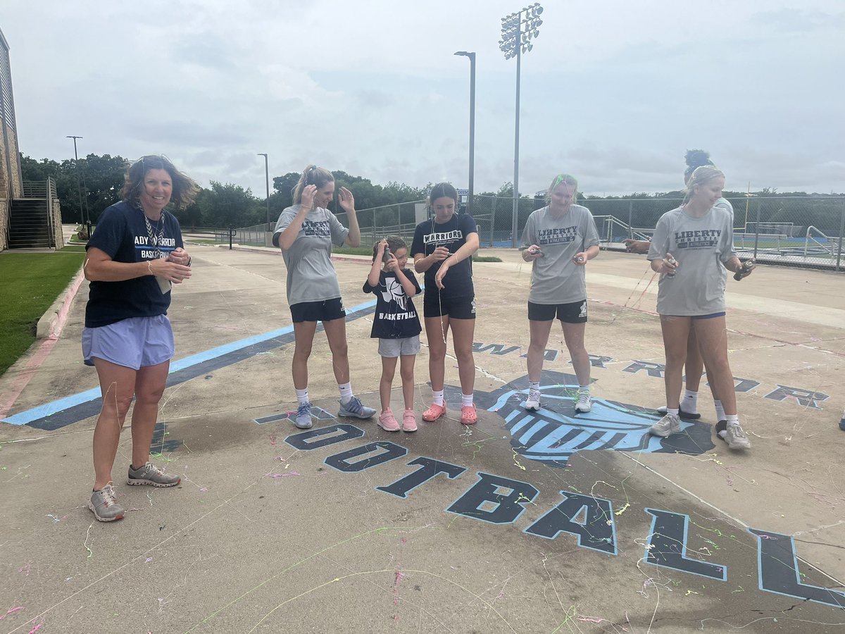 LCS W Basketball tweet media