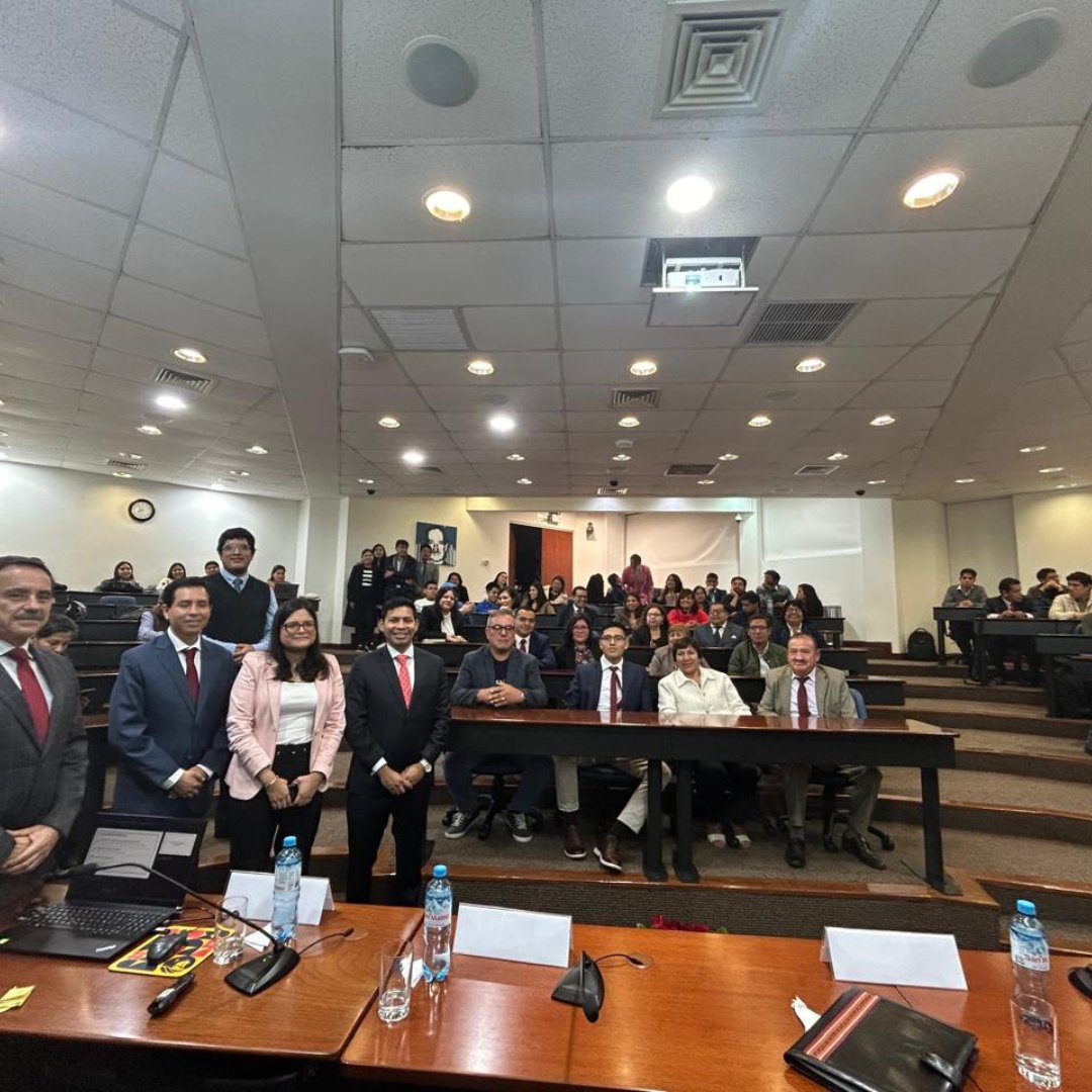 GeosePeru's tweet photo. #EVENTO🥳

Desde GEOSE, compartimos algunas fotos de lo que fue el evento de presentación del libro "Suspensión perfecta de labores por caso fortuito o fuerza mayor", redactado por Zoila Fernández Tupayachi, libro altamente recomendado‼️
Agradecemos a los ponentes y asistentes. https://t.co/BMfhB7HHer