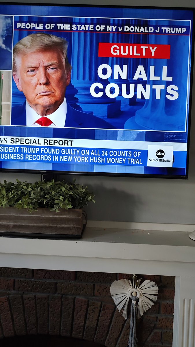 Davelyn182's tweet photo. YES!!!!! There is a God,and today He blessed AMERICA
🙏🇺🇸
Thank You God https://t.co/Uii72Hjj1j