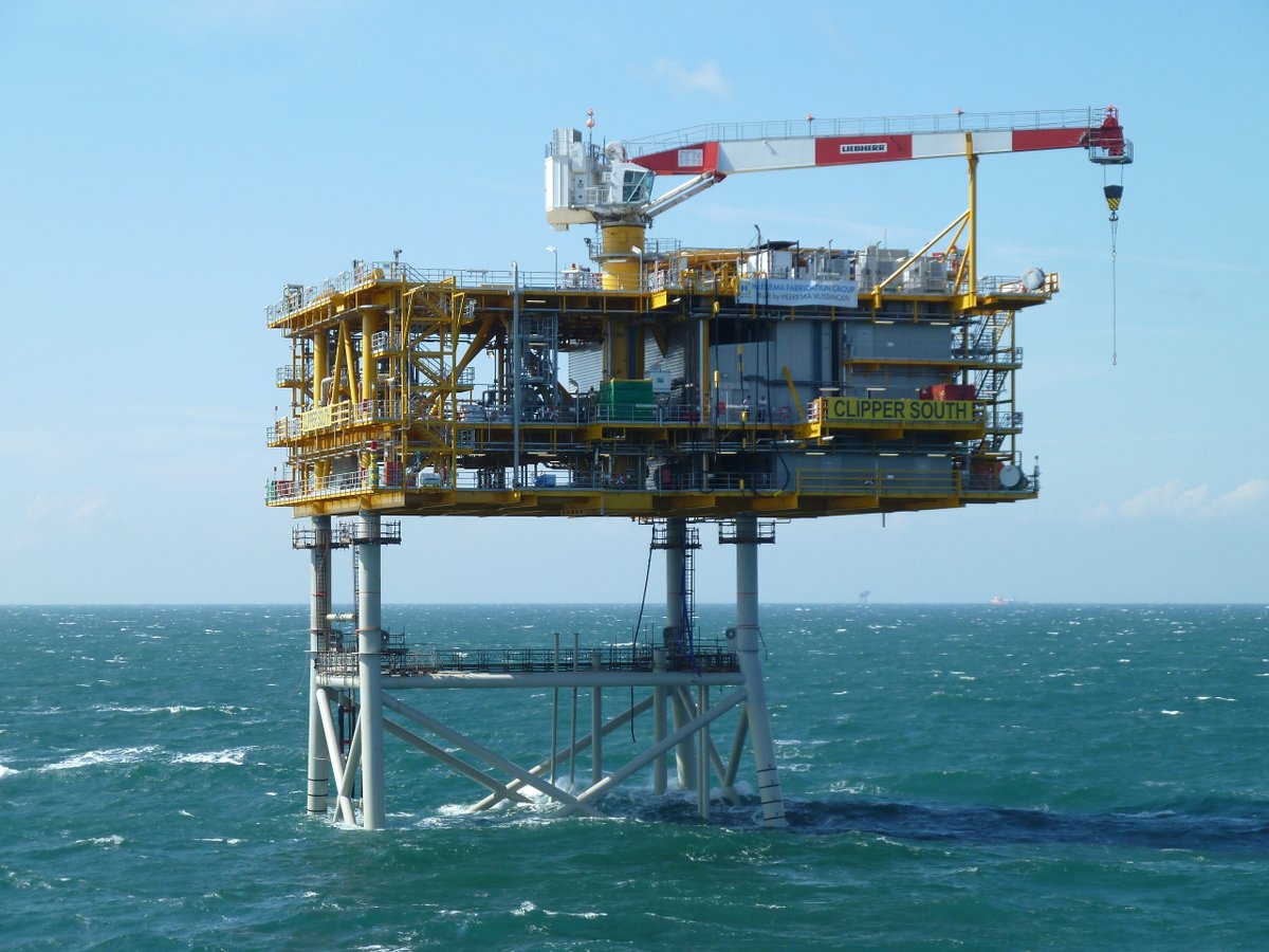 Shell and ExxonMobil are in talks to sell their jointly-owned #naturalgas fields in the southern North Sea #offshore the UK to British #oilandgas company Viaro Energy for about $500 million, according to reports. 

Read more: ow.ly/JHhG50S2Z2k