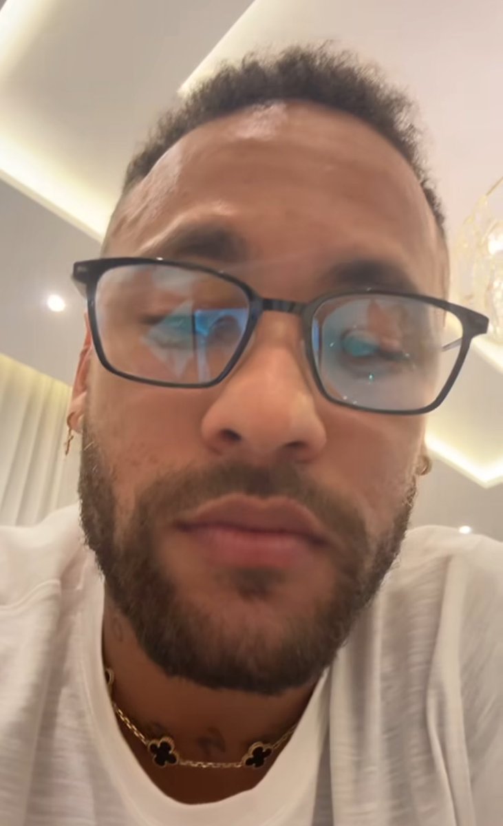 genioneymarjr1's tweet photo. É Luana Piovani o “mau caráter, péssimo homem” foi responsável de encaminhar +30 toneladas de suprimentos ao sul.

Sem contar recursos financeiros, enviou seu avião e helicóptero que resgatou pessoas.

Julgar o Neymar para engajar é fácil! https://t.co/iGMzYcIagV