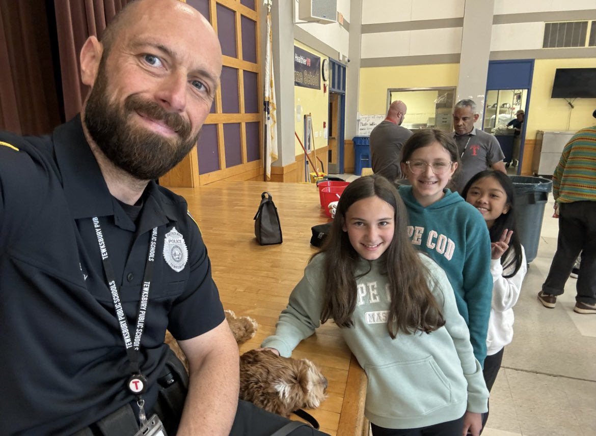 TPDWaffles's tweet photo. SRO Hanley and Officer Waffles enjoyed lunch break at the Ryan School today.  
It's always fun catching up with our friends.  
The conversations &amp; smiles make our day!
@TewksburyPD @tpsdistrict https://t.co/nYKukevt3M
