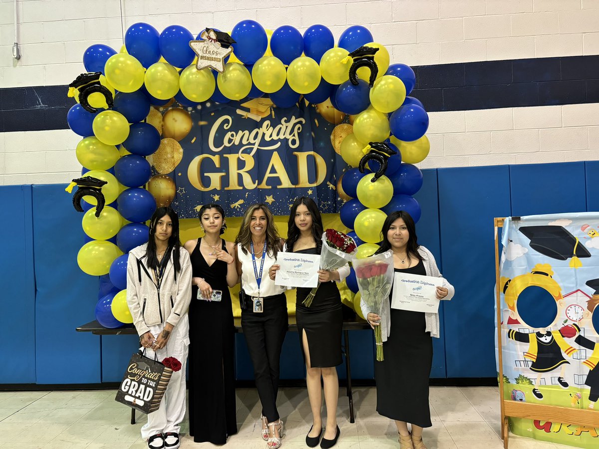deannamicaletti's tweet photo. Wildcat celebration ceremony 🎓 https://t.co/DuaJxrY33b