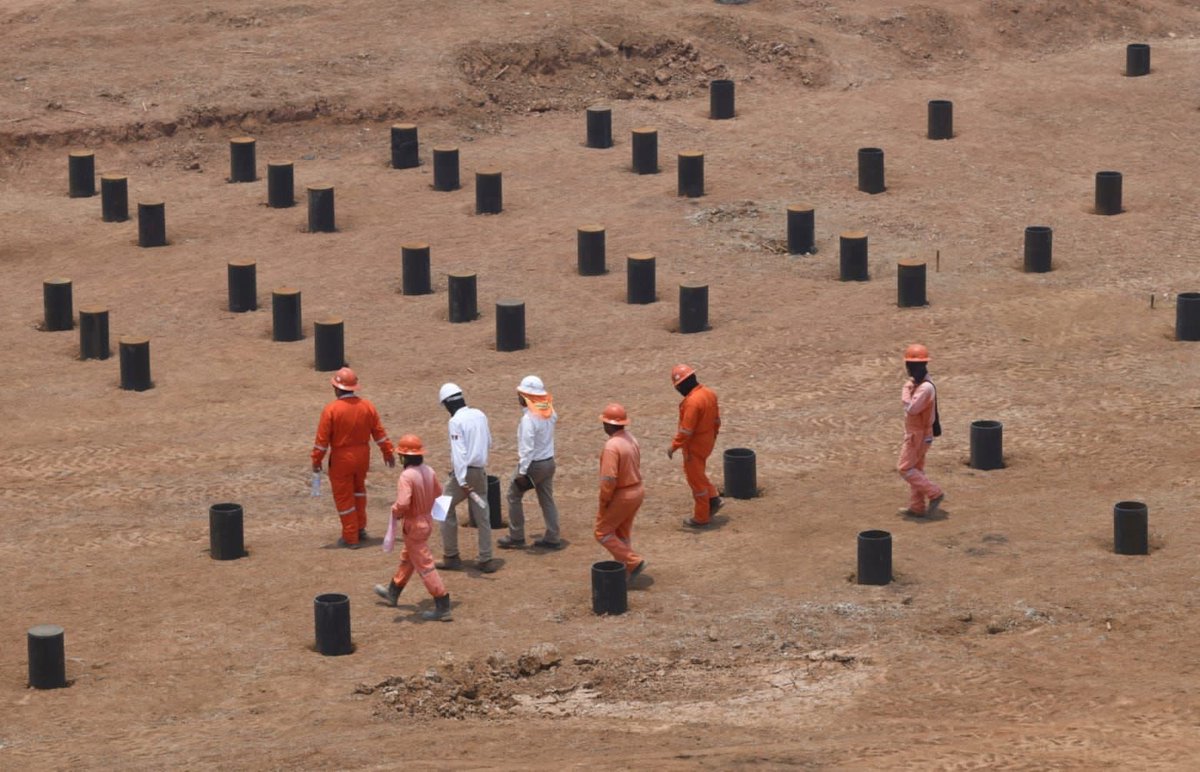 El Director General de #PEMEX, Ing. @OctavioRomero_O, visitó el pozo #Bakté-1 EXP, para revisar el avance en la construcción de las localizaciones de los pozos a perforar, establecidos en el plan de desarrollo de este campo. #PorEIRescateDeLaSoberanía