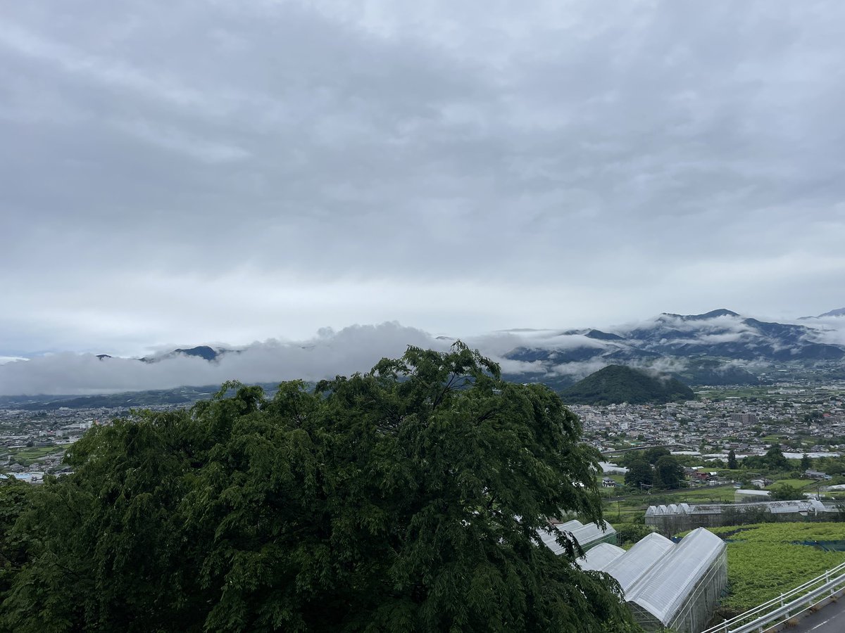 雨も止んで良い景色になってきました♪

昨日雲取山でテント泊できたら素晴らしい雲海でもみれたかな〜？