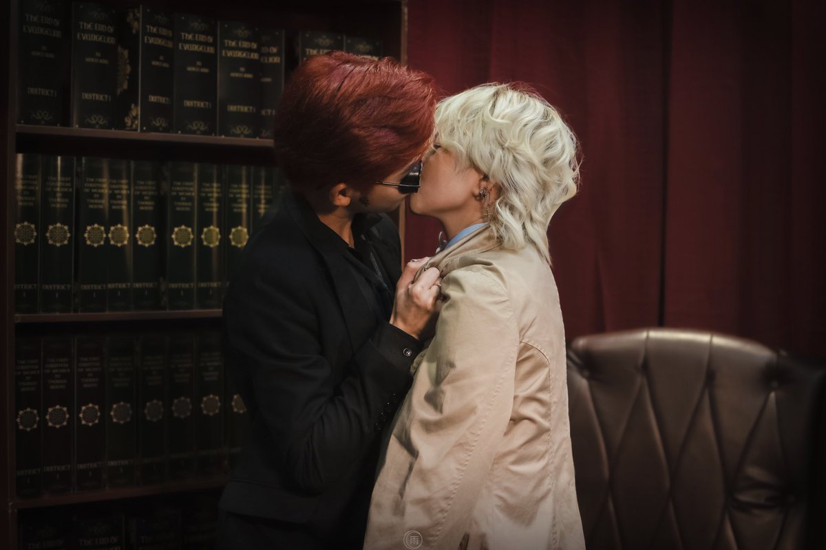 kosukeaceu's tweet photo. Current Life Status: Missing the Ineffable Husbands. 

Throwback to December 2023 when my boyfriend and I cosplayed Aziracrow during a cosplay convention. I miss them so much I’m gonna cry. 

Season 3 better heal me, istg 😭

#goodomenscosplay #GoodOmens #Aziracrow https://t.co/90MtSYpJc2