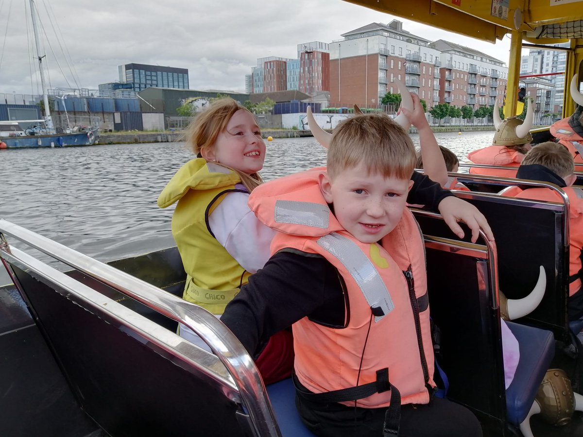 BulgadenN's tweet photo. We finished off our great tour to Dublin with a trip on the @VikingSplash. Thanks to Ken and Mary for great time and some really bad jokes. https://t.co/mQIsypmw2N