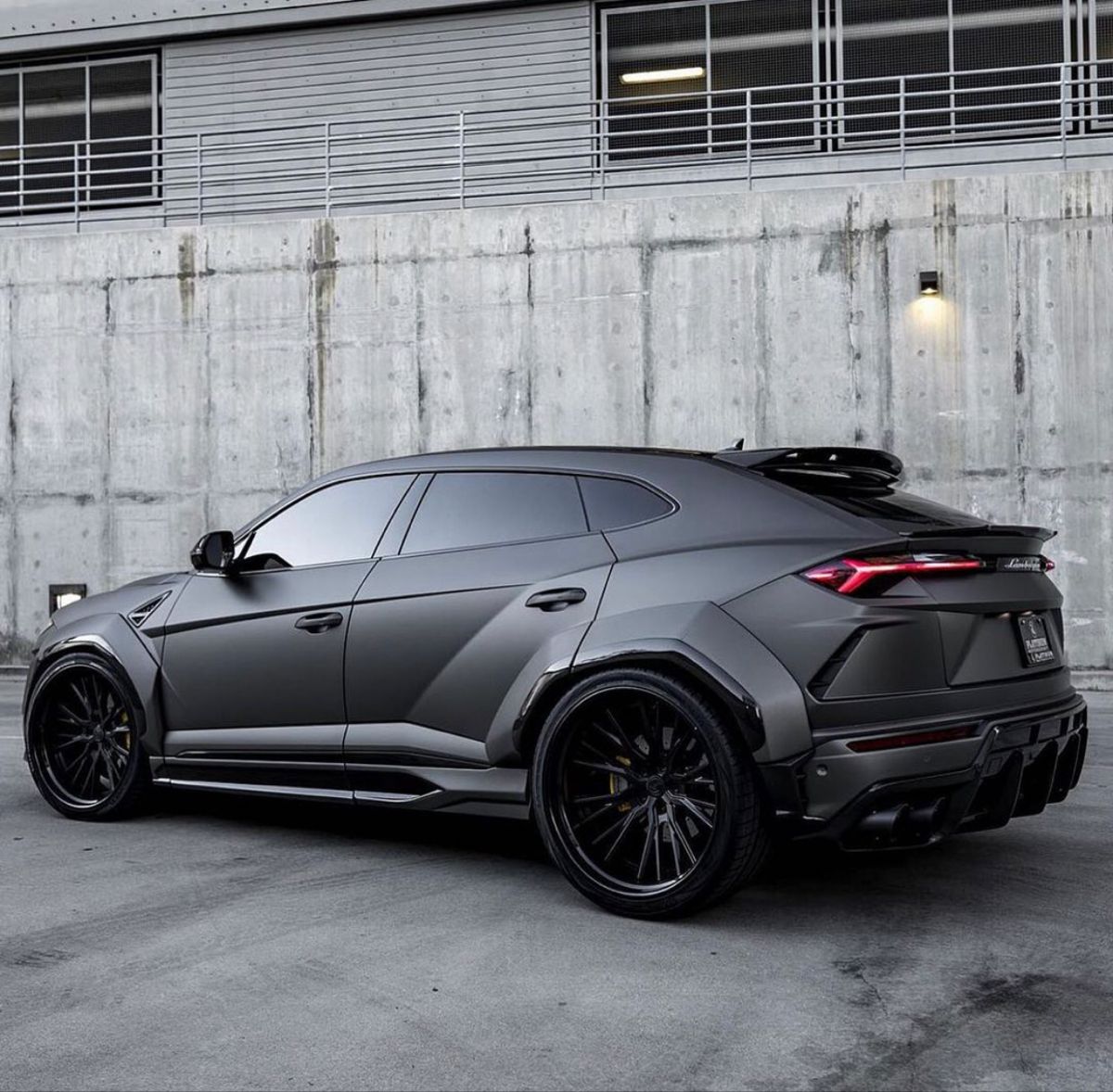 Auto_Porn's tweet photo. Lamborghini Urus >>> https://t.co/pIMRSHBIrO