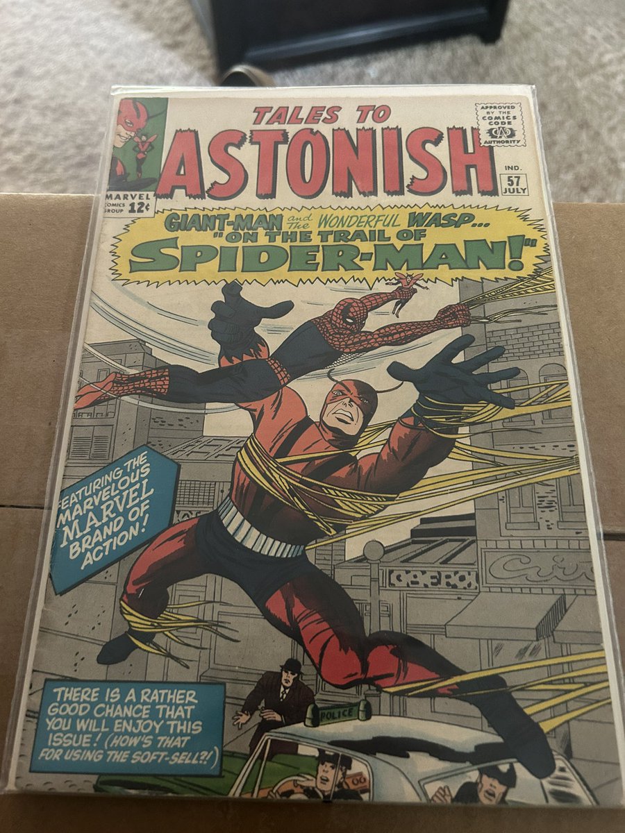 AdamsRamblings's tweet photo. Recent pickup.  Classic Spiderman crossover cover https://t.co/8rBvXYY41n