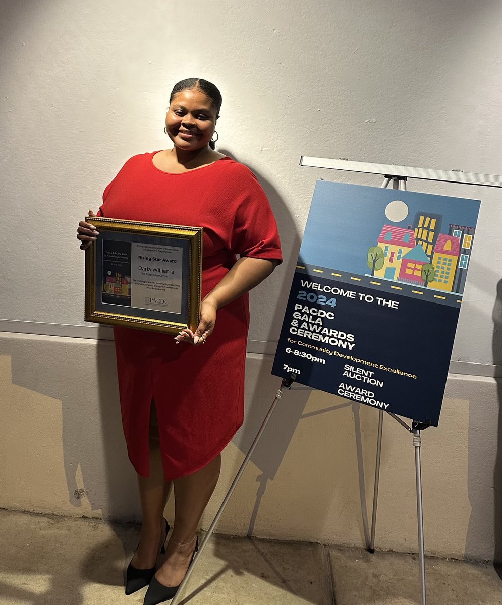 Congrats to the amazing Daria Williams of ⁦<a href="/PhilaTEC/">The Enterprise Center</a>⁩ CDC for her Rising Star Award from ⁦<a href="/PhillyCDCs/">PACDC</a>⁩. So deserved! With much love from ⁦<a href="/RTPhiladelphia/">Rebuilding Together Philadelphia</a>⁩