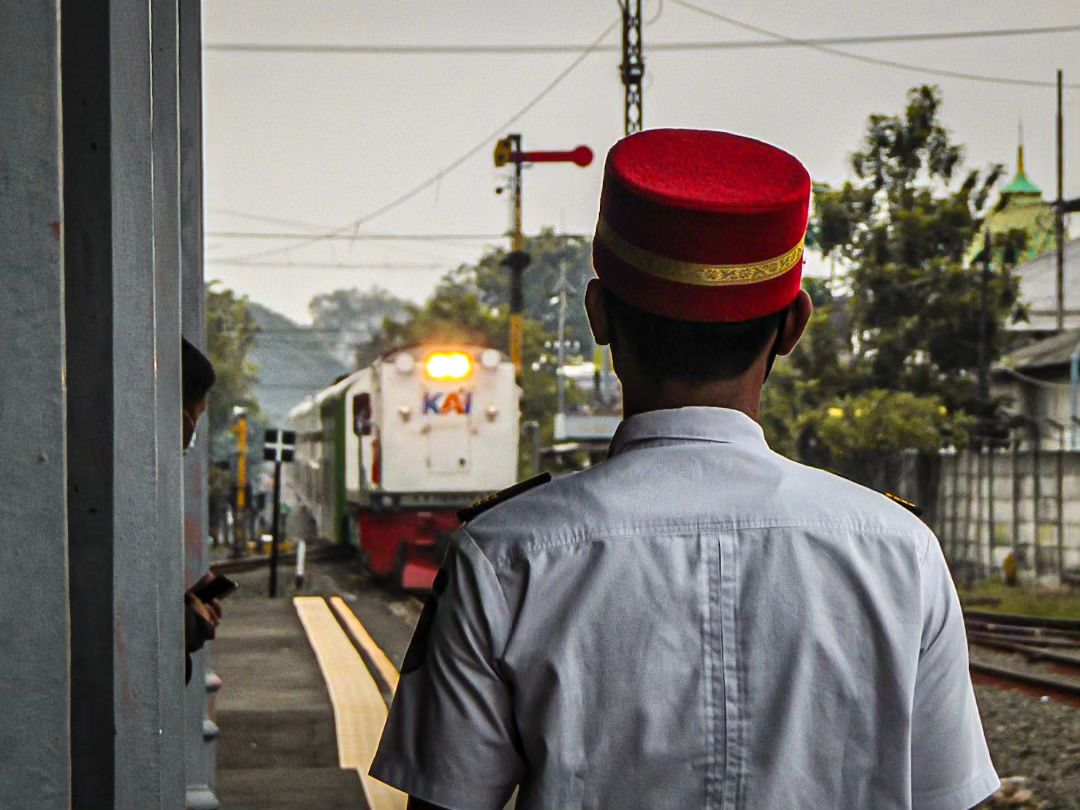 Nggak apa-apa terlambat untuk memulai, pelan-pelan aja jalaninya. Memang kadang nggak semua hal harus sesuai dengan apa yang kamu mau. Tapi, demi sebuah bahagia yang lama, kita harus tetap menjadi sesuatu yang istimewa dan sangat luar biasa. 💪🏻

Selamat pagi, #SahabatKAI