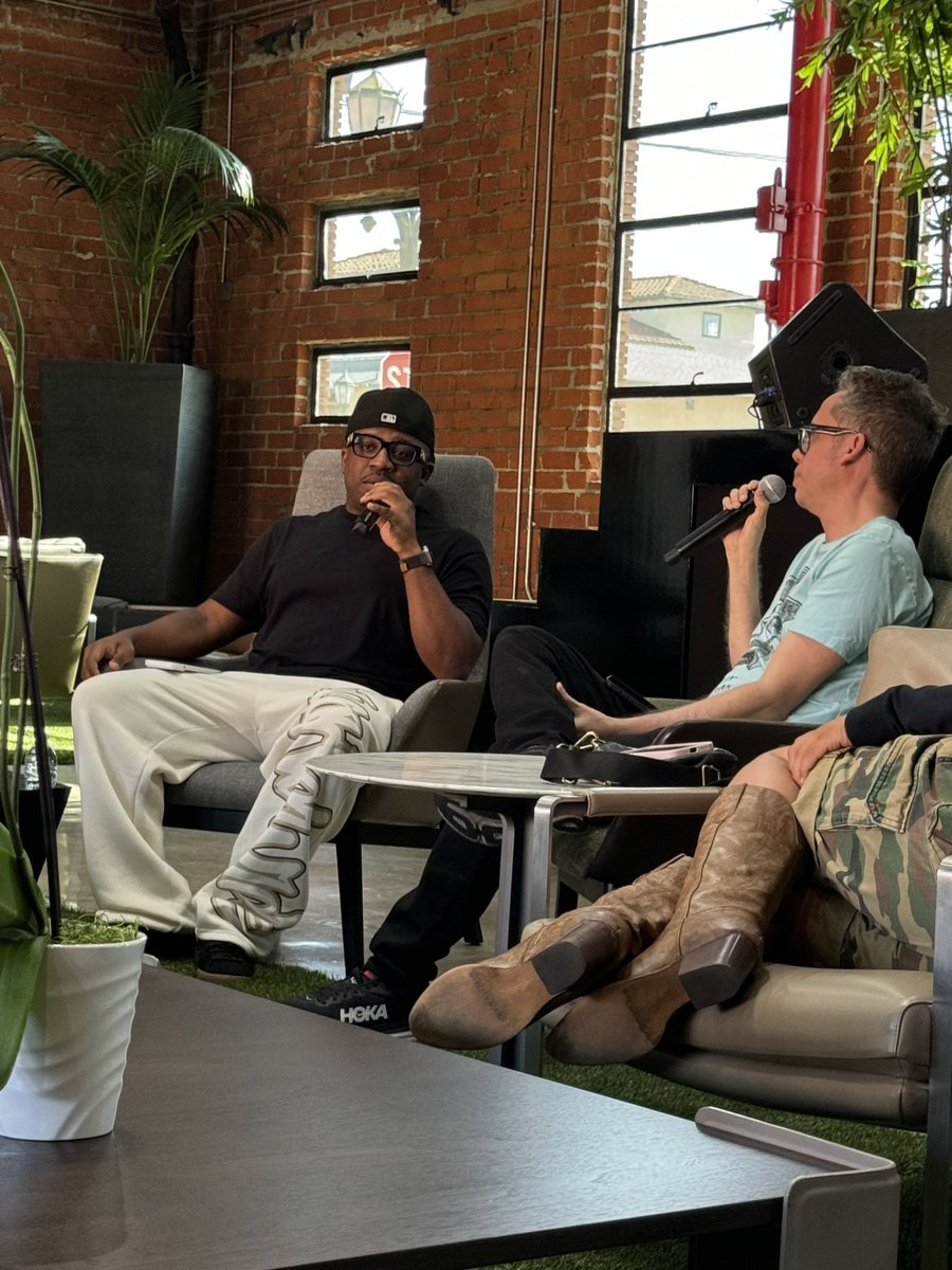 alyslaymusic's tweet photo. “Radio is the last stop and podcasting is the future of conversation.” https://t.co/hiqUp10U2P