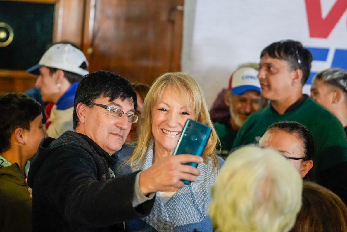 Gracias Flores por tanta calidez. Hay que seguir.