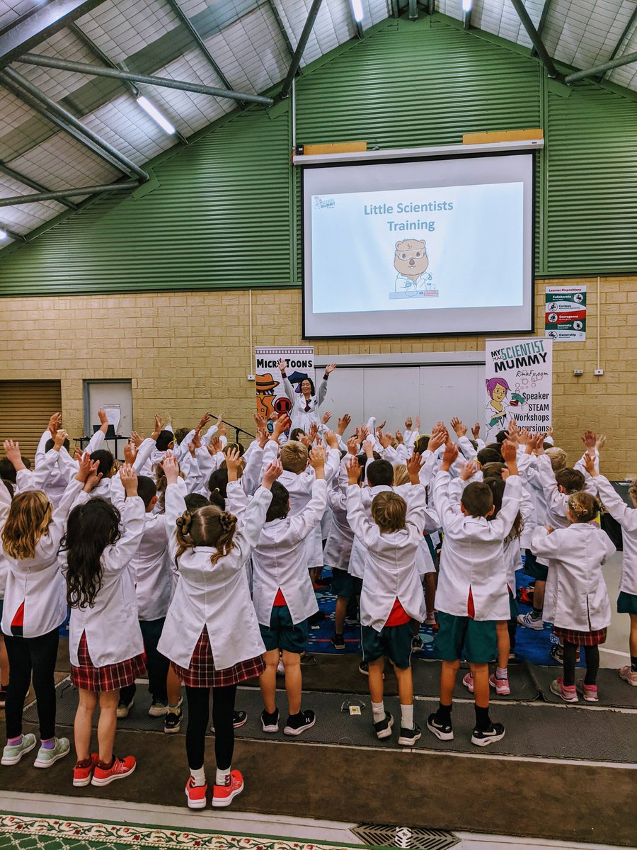 scientist_mum's tweet photo. "Is she a real scientist?" a 4 yr old asked her classmate as I walked onto the stage. I smiled, glad to have photos from my lab work to share, ready to #demystify!
#steam #stemeducation #scientistlife #lecturerlife #littlescientists #medicalscience #rinafu #rinawong #DrRina https://t.co/UiyYiPNQgt