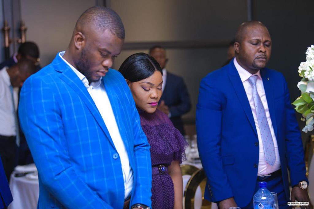 Mbumbula1's tweet photo. @EulogeDiamonika Photo yako poster mukolo yango 😅 https://t.co/IqrV053eIA