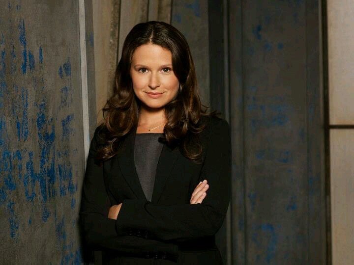 OMGegi's tweet photo. @PopBase All I know is Katie Lowes needs to come and collect her Emmy https://t.co/XNmsDxOb32