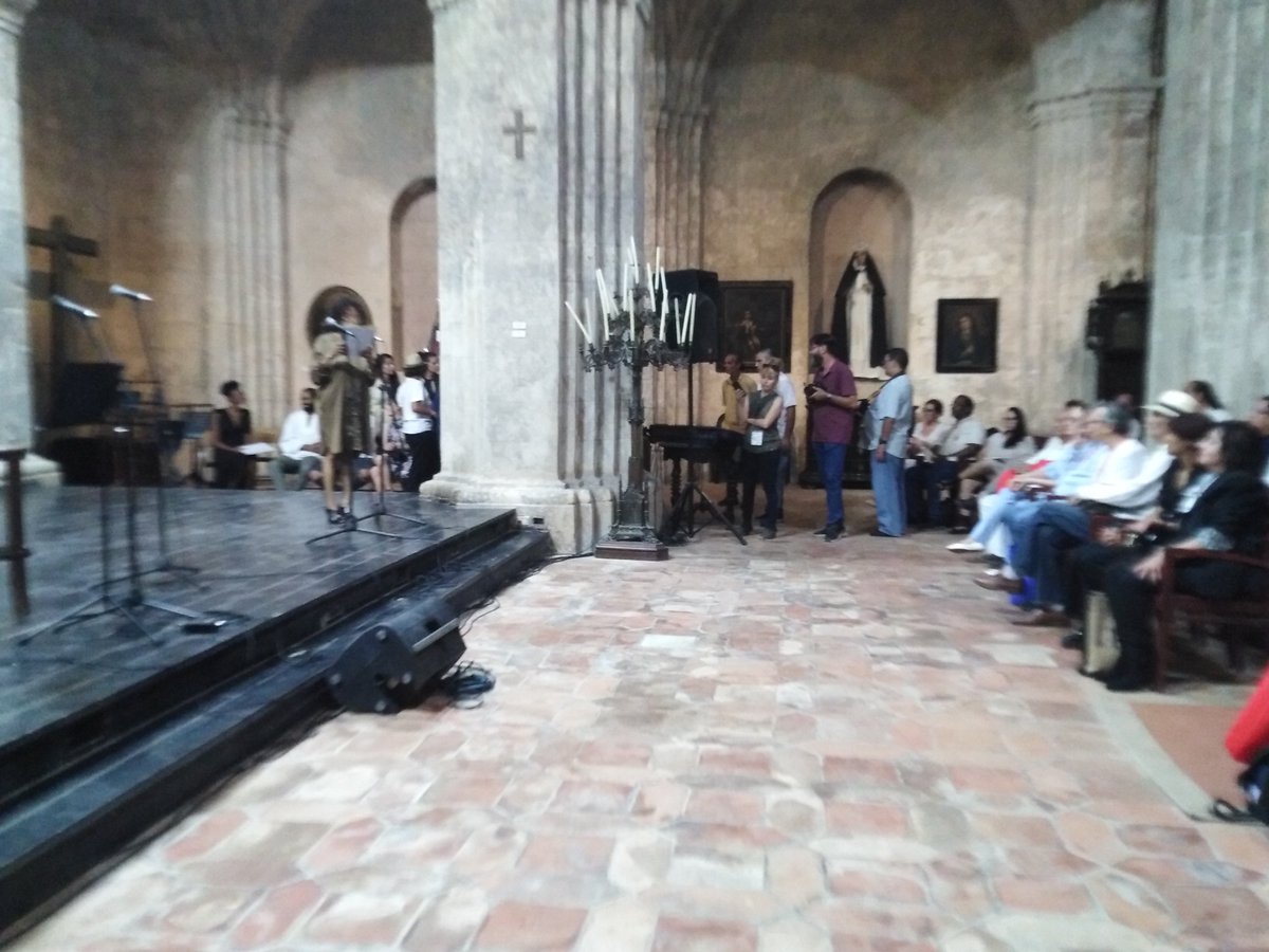 Festival Internacional de Poesía de La Habana en su edición 30. Dedicado a la cultura africana con la participación de creadores nacionales y de 33 países.
Cada año se convoca a poetas del mundo para que su lirismo cobre vida y alma desde la capital cubana. #CubaEsCultura