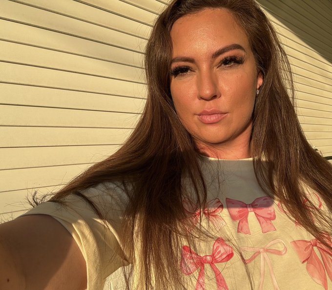 it&rsquo;s beautiful outside 💕 https://t.co/QujjKFpN2J