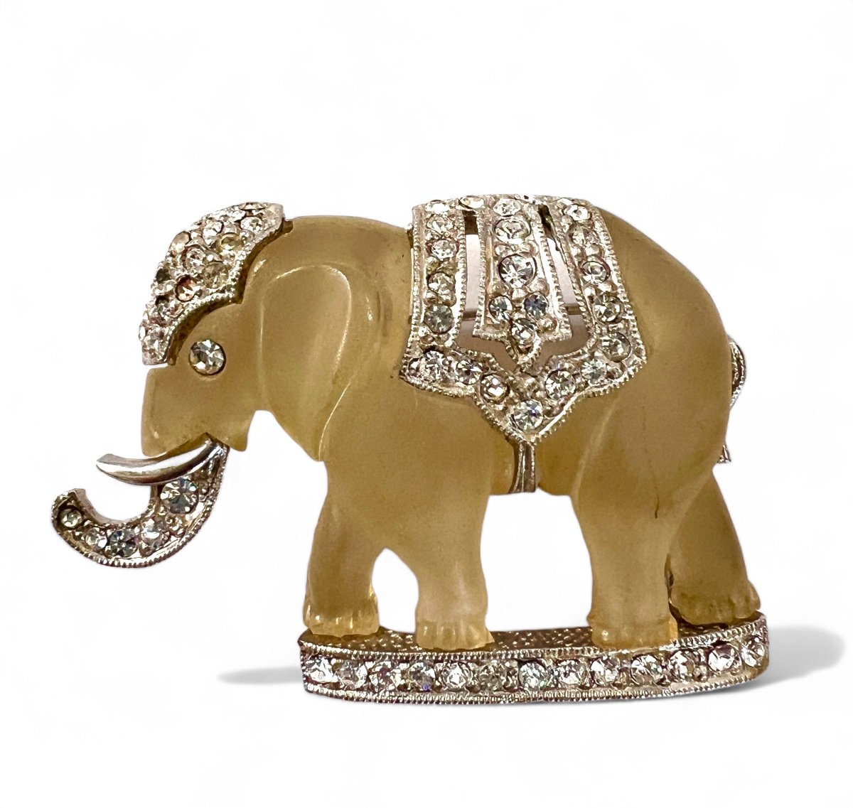 Signed Hattie Carnegie “Primitives on Parade” Frosted Yellow Lucite Silver Tone Metal Ice Crystals HTF Iconic Collectable Gift for Her #HardToFind #HattieCarnegie 
$155.00
➤ etsy.com/listing/172362…