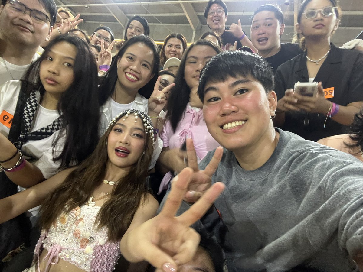 dksrpflzk_'s tweet photo. TEAM ANGER MAG-INGAY!!!!!!
THANK YOU COLET, BEST TEAM LEADER NAMIN YAN! @bini_colet
#BINIxAlpasSunsetSession #BINI @BINI_ph https://t.co/LkTQAPZr2c