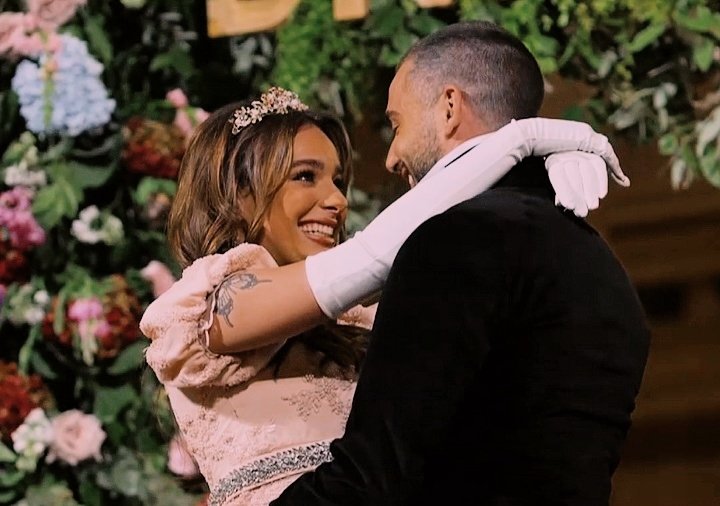 - soñé con vos anoche 
- que soñaste? 
- no, nada 
- ..... 
#BridgertonOcchiamin